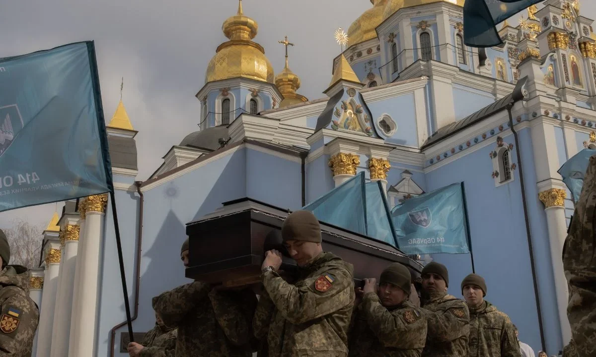 La llamada coincidió con el anuncio de Washington de frenar parcialmente el envío de armas a Ucrania, debilitando la defensa de Kiev.
