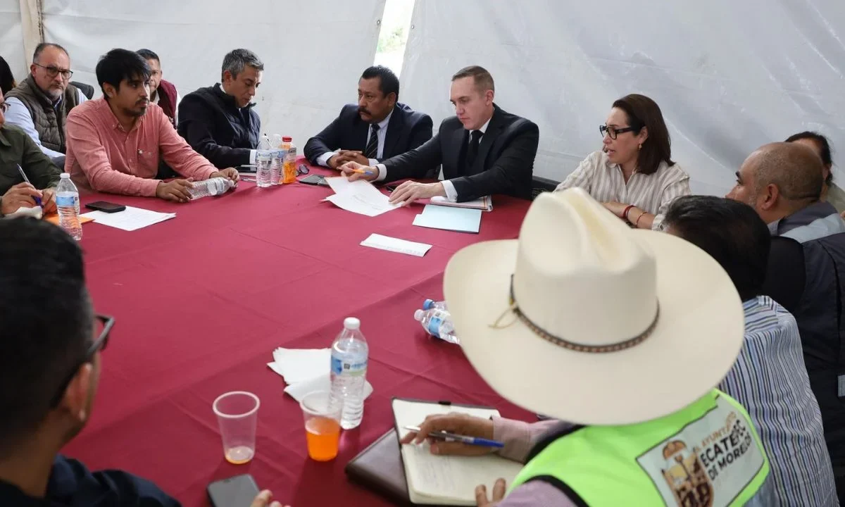 Para coordinar esfuerzos a favor de la Línea B del STC Metro, Adrián Rubalcava se reunió con la presidenta municipal de Ecatepec.