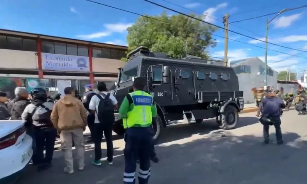 Sujeto toma a rehenes dentro de un centro comunitario en San Juan de Aragón