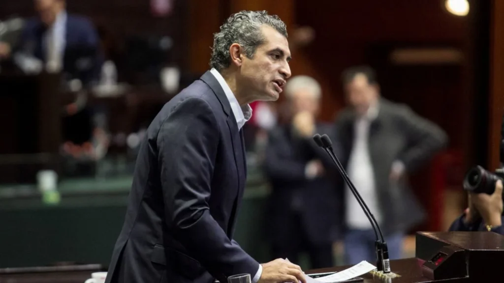 Alejandro Moreno realizó la expulsión de Enrique Ochoa por dañar la imagen del PRI, pero el TEPJF le pidió fundar las razones de sus dichos.