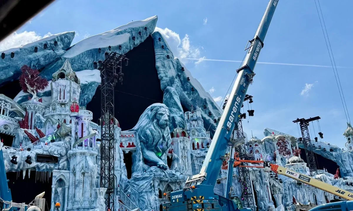 Pese al incendio de su escenario principal en Bélgica, el Tomorrowland sigue en pie.