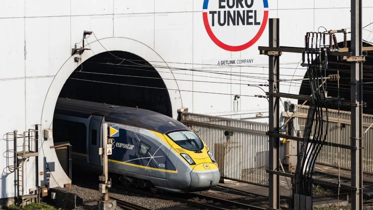 Un tren Eurostar con destino a Londres, con 800 pasajeros a bordo, estuvo varado más de nueves horas este domingo en Rodelinghem, en el norte de Francia.