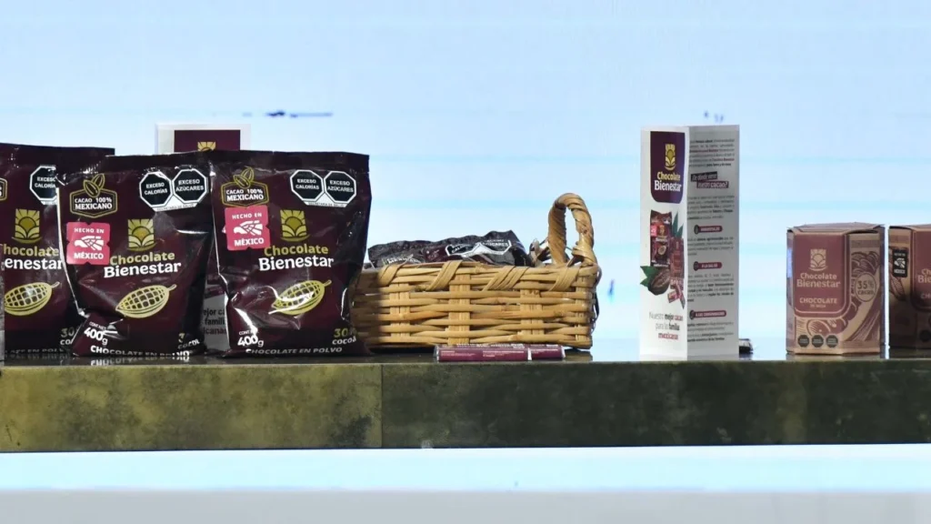 Los Chocolates del Bienestar comparado con productos comerciales, este contiene más cacao y menos aditivos