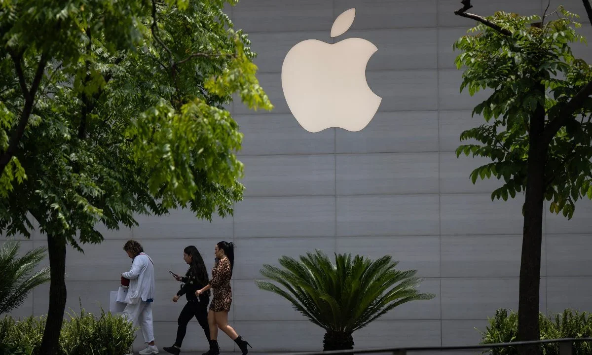 Apple aumentará su inversión en EE. UU. en 100 mil millones de dólares, alcanzando 600 mil millones en cuatro años, informó Donald Trump.
