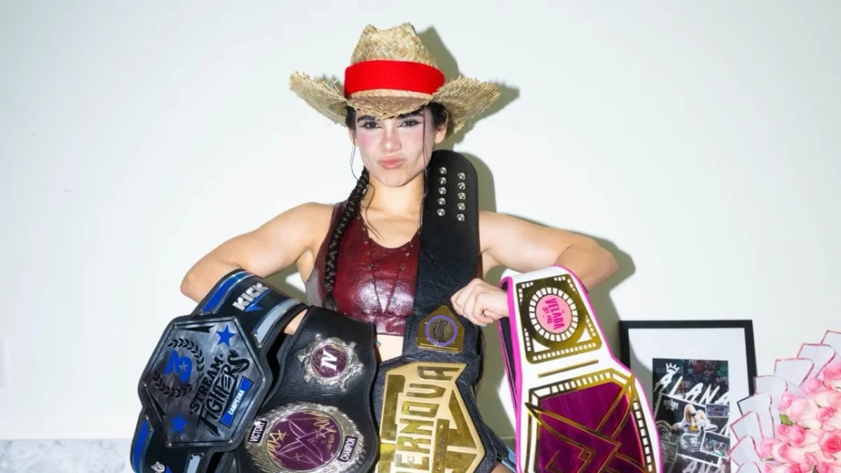 El Consejo Mundial de Boxeo (CMB) entregó un cinturón a la streamer Alana Flores tras su triunfo frente a Gala Montes.