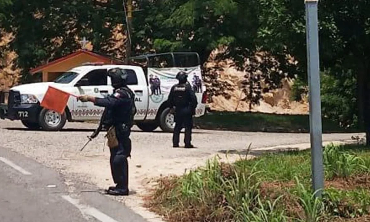 En el municipio de Ayutla de los Libres se registró una emboscada contra policías comunitarios; hay 8 muertos y 5 heridos.