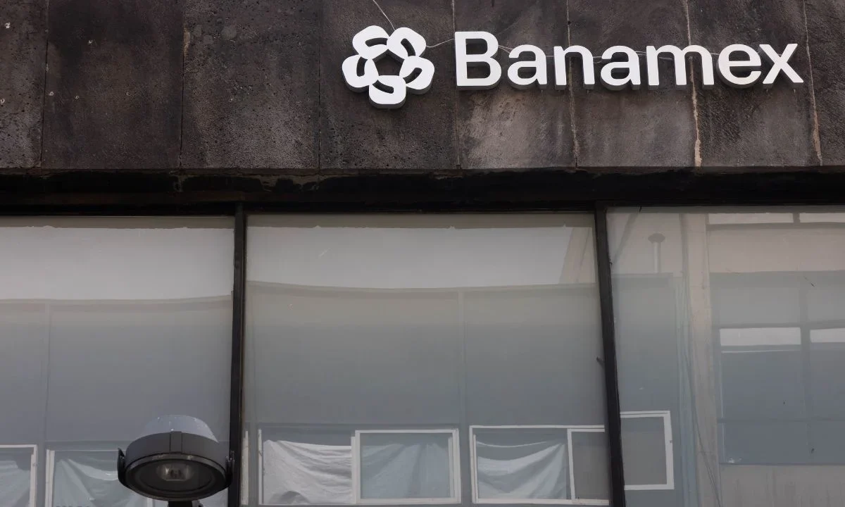 Usuarios reportan falla en app y terminales de Banamex